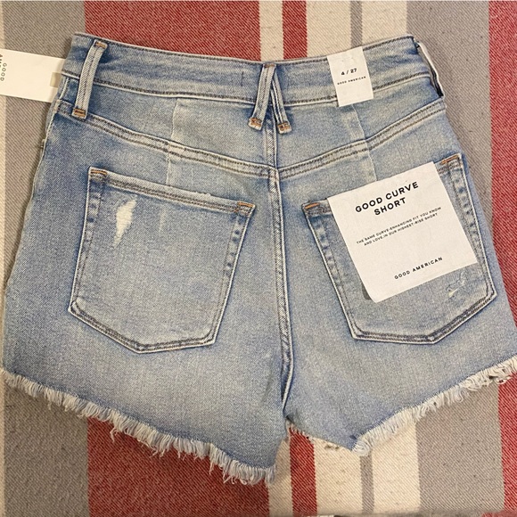 🖤Good American Good Curve Short - Picture 3 of 5